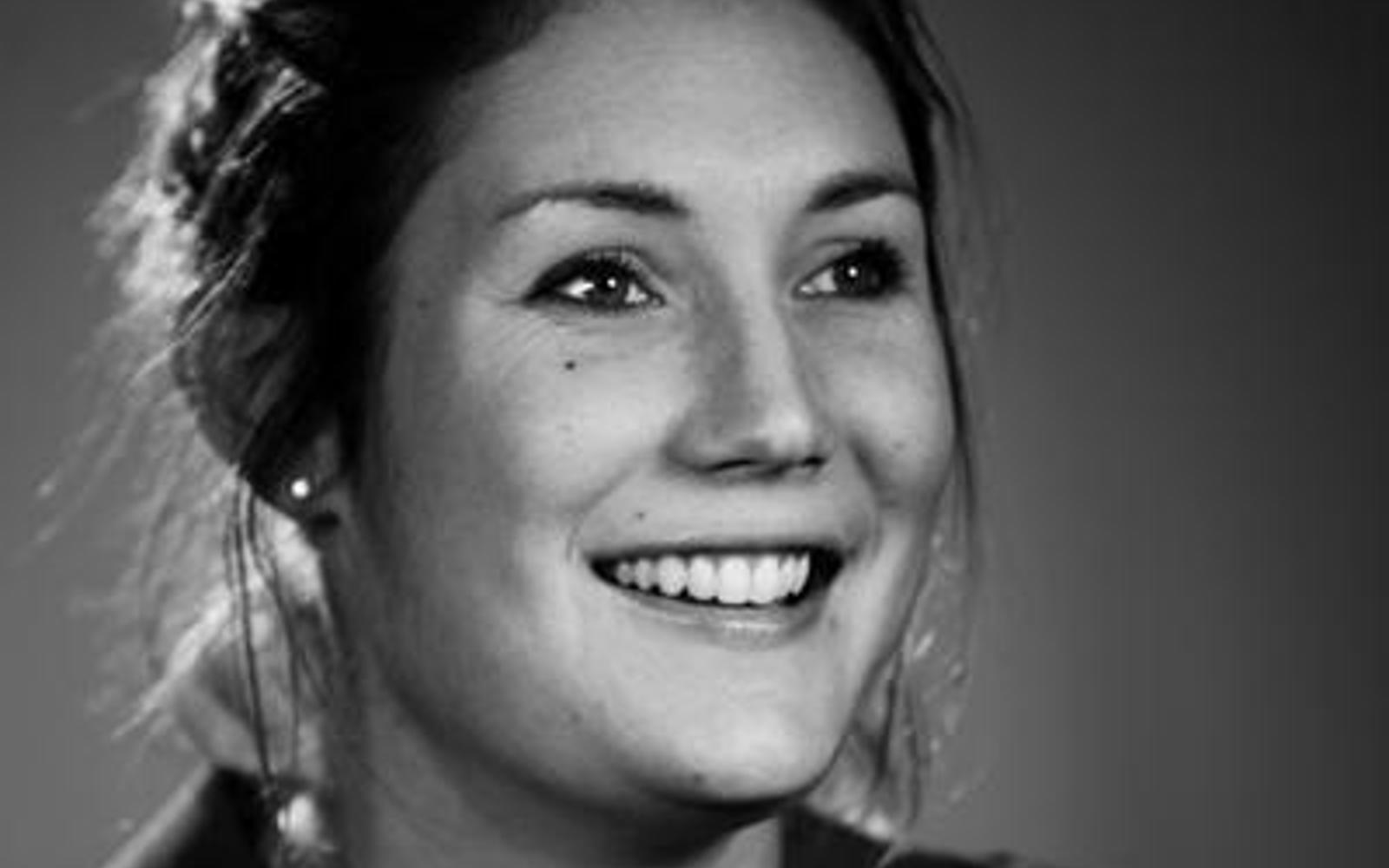 Headshot a woman smiling at the camera. 